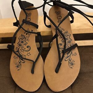 Black and Tan Women's Grecian Sandals